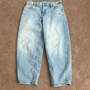 American Eagle Outfitters Light Wash Barrel Jeans